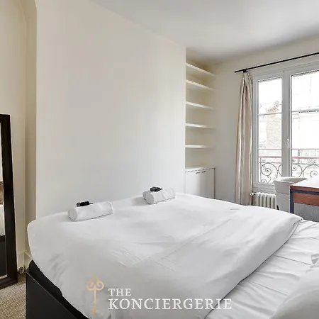 Havre Parisien A Cote Du Parc Monceau Apartment Paris